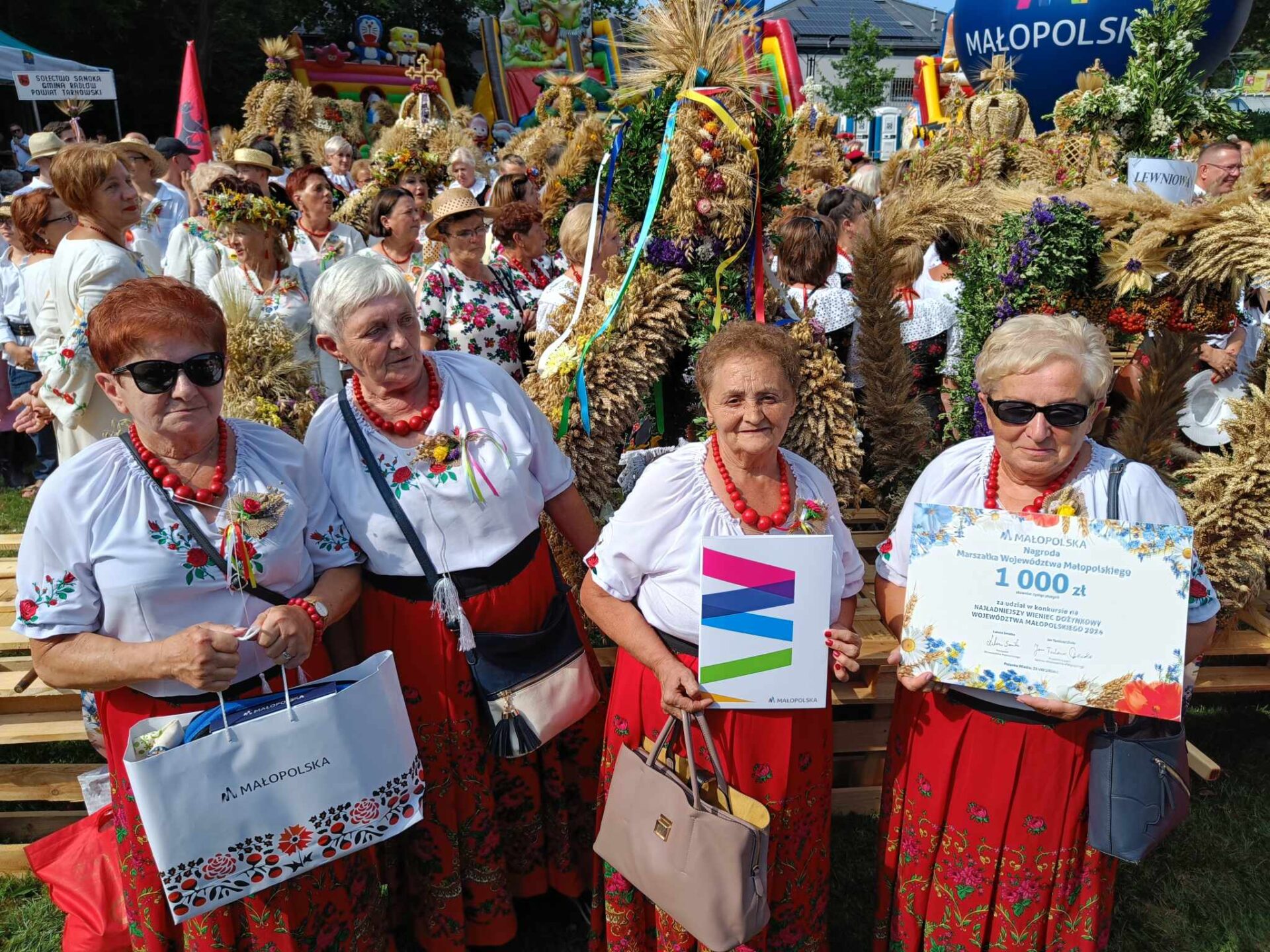 Read more about the article Biadoliny Szlacheckie reprezentują Dębno na dożynkach wojewódzkich